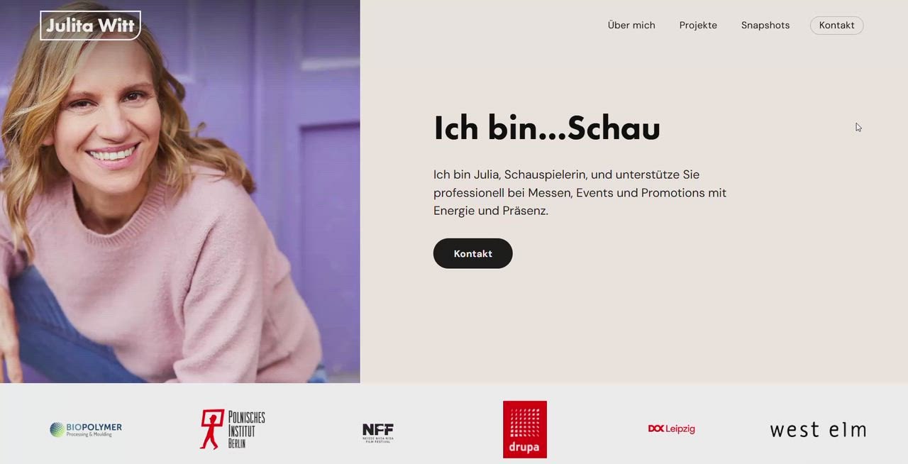 Startseite von Julitta Witt mit Porträt vor violetter Tür und Logos bisheriger Auftraggeber
